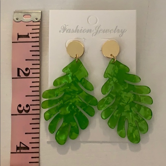 Beautiful earrings! - Picture 2 of 5